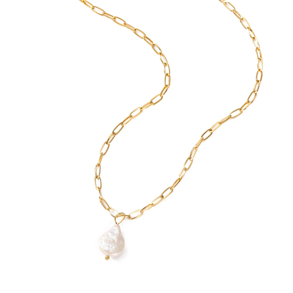 Lua Pearl Necklace