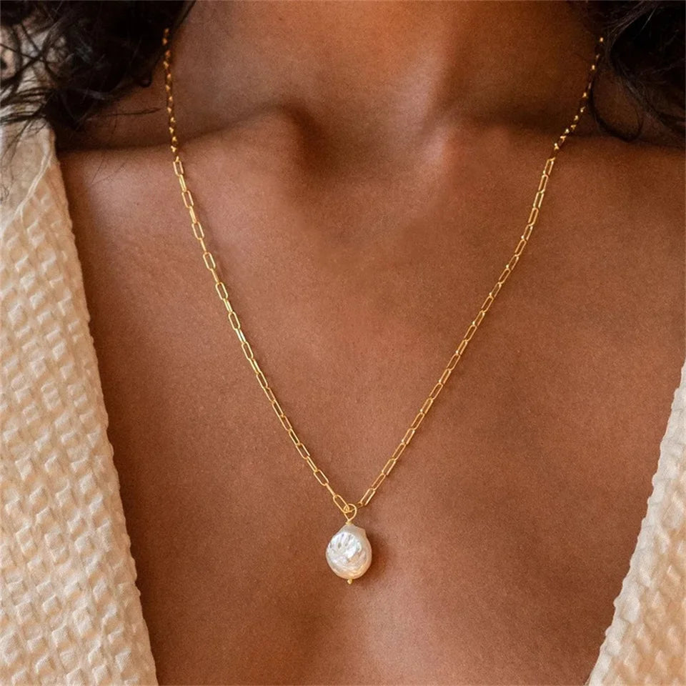 Lua Pearl Necklace